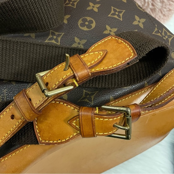 Louis Vuitton Monogram Montsouris MM Backpack - Picture 10 of 17